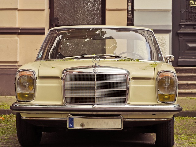 stary mercedes